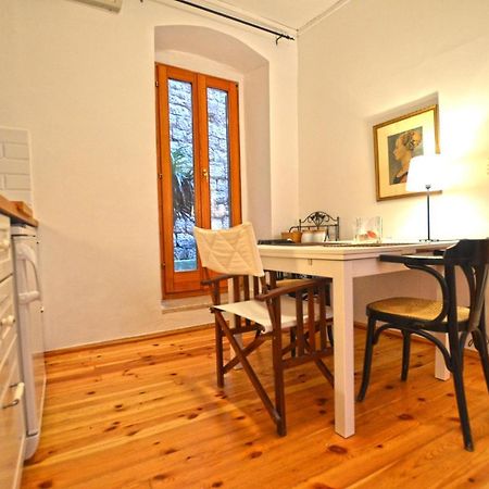 Leko Old Town Apartment Ровин Екстериор снимка