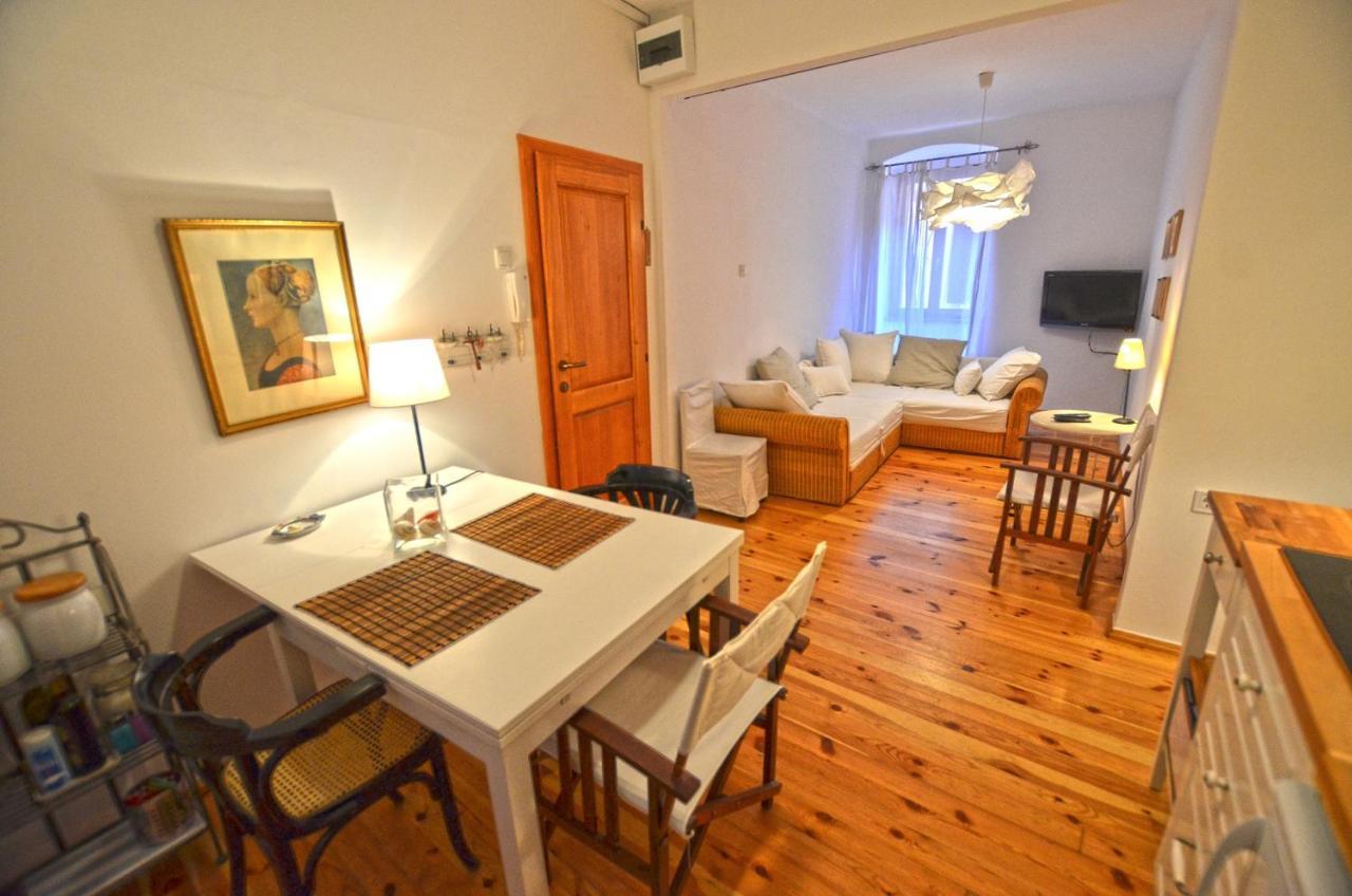 Leko Old Town Apartment Ровин Екстериор снимка