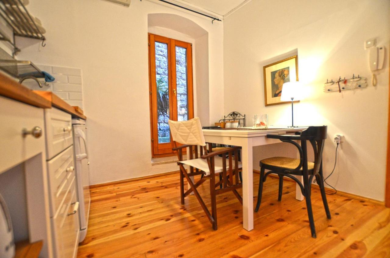 Leko Old Town Apartment Ровин Екстериор снимка