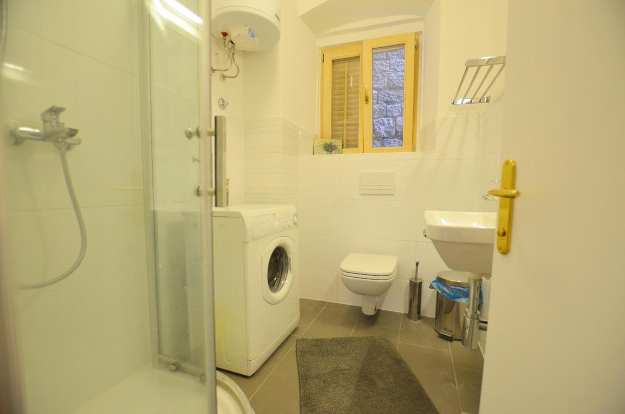 Leko Old Town Apartment Ровин Екстериор снимка