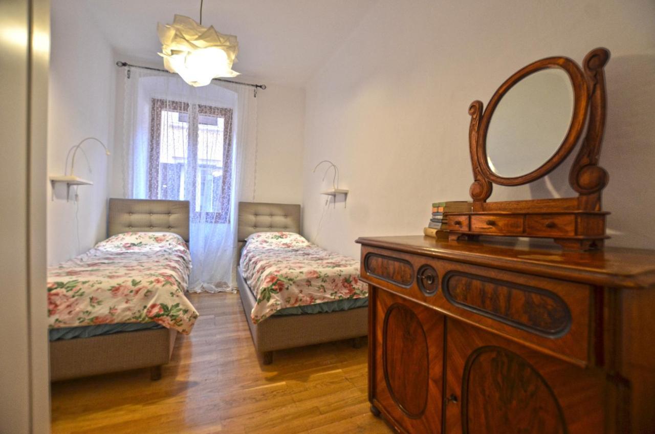 Leko Old Town Apartment Ровин Екстериор снимка