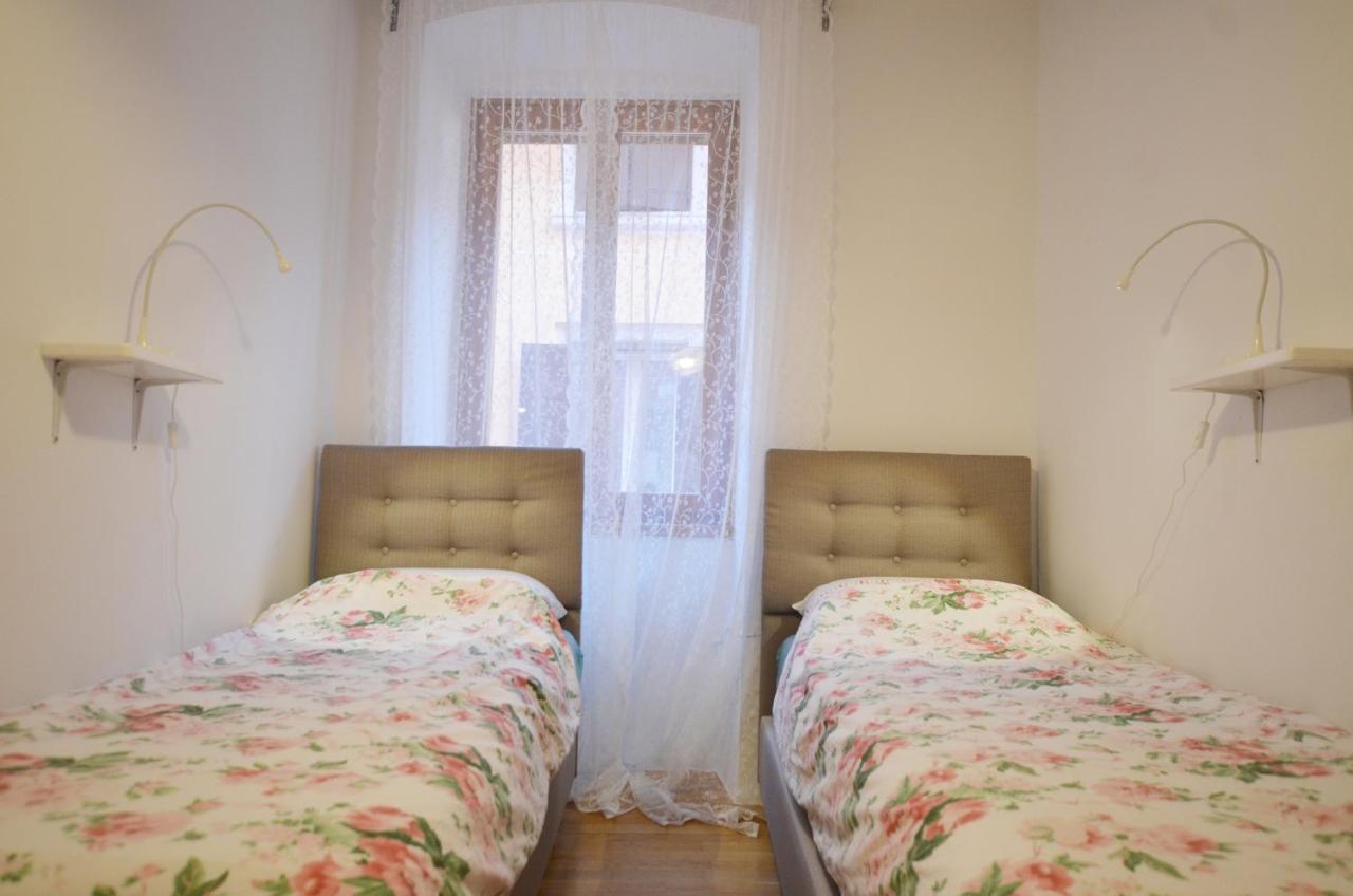 Leko Old Town Apartment Ровин Екстериор снимка