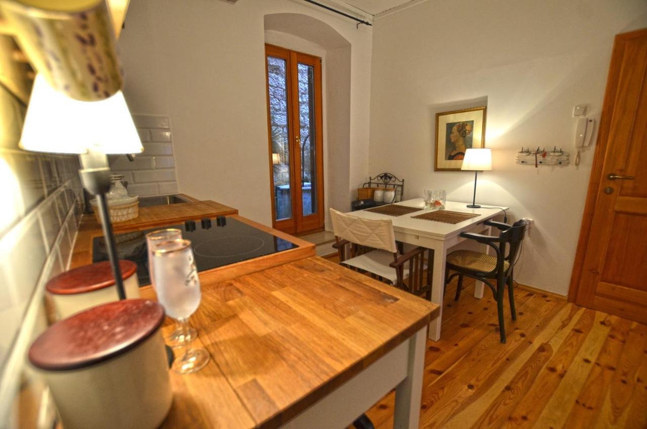 Leko Old Town Apartment Ровин Екстериор снимка