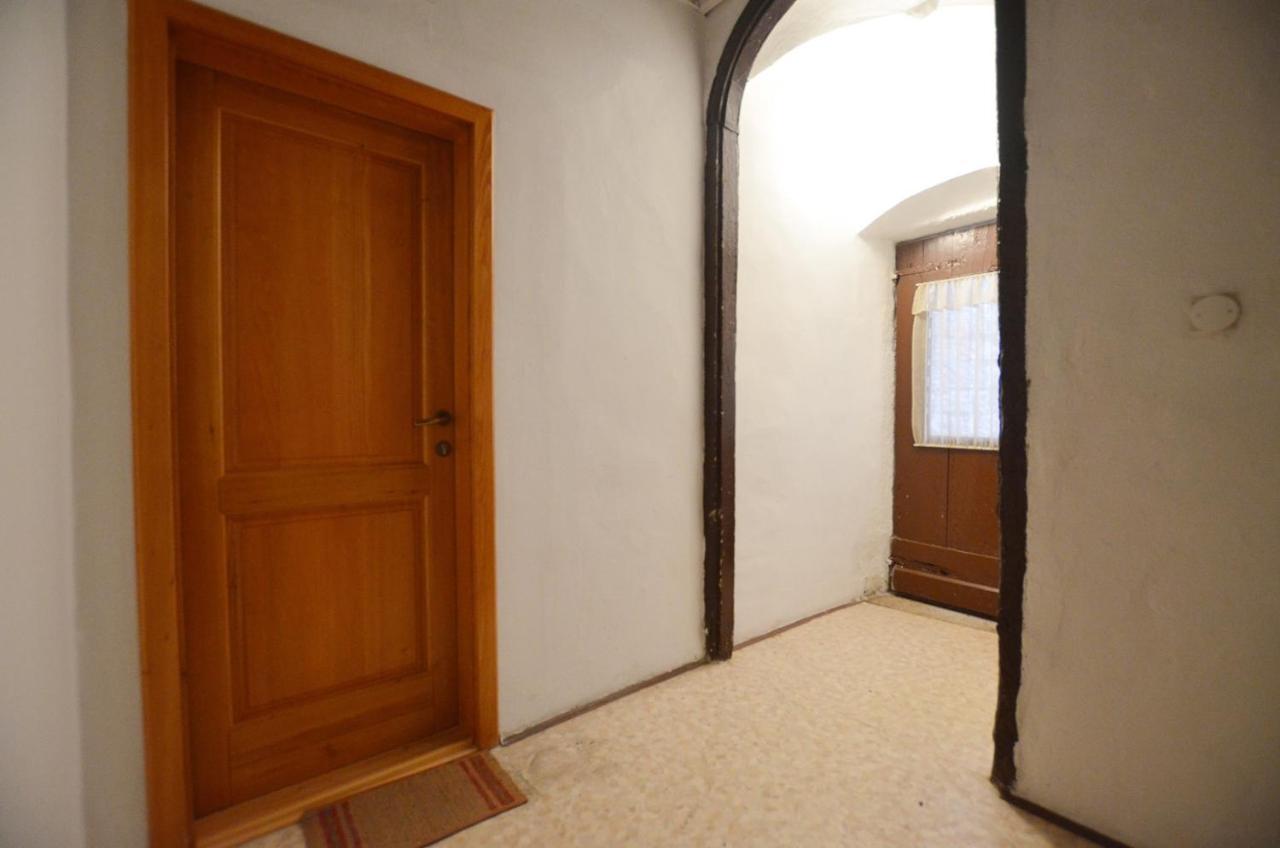 Leko Old Town Apartment Ровин Екстериор снимка