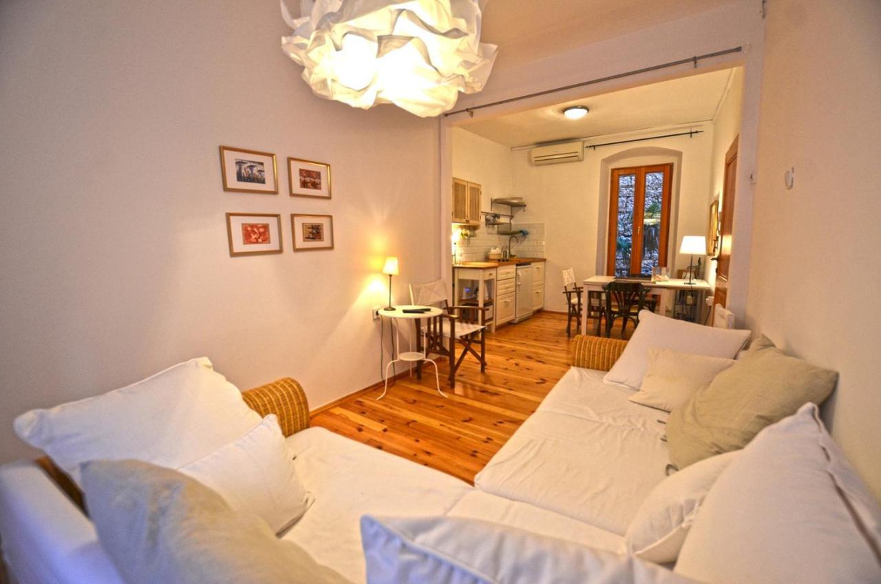 Leko Old Town Apartment Ровин Екстериор снимка